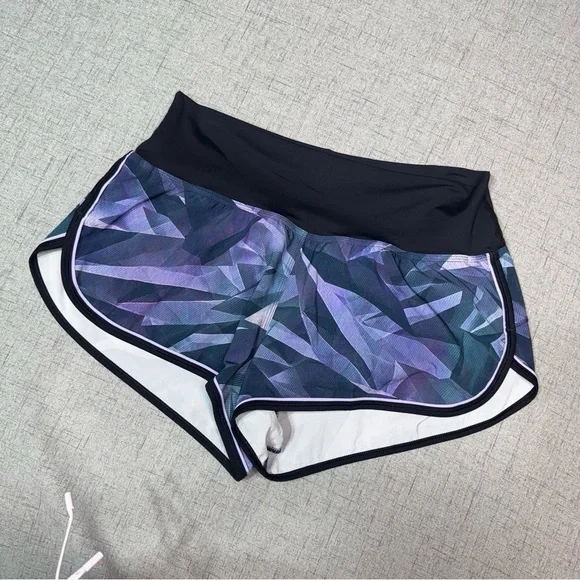 Lululemon Drop It Low Athletic Short in Pretty Prism Multi Black Lilac Size 10 - Picture 6 of 11